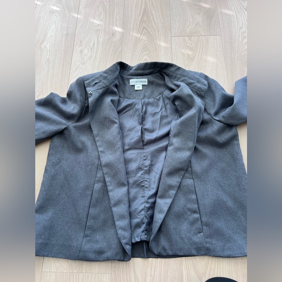 Sagharbor cape style suiting blazer - Picture 8 of 10